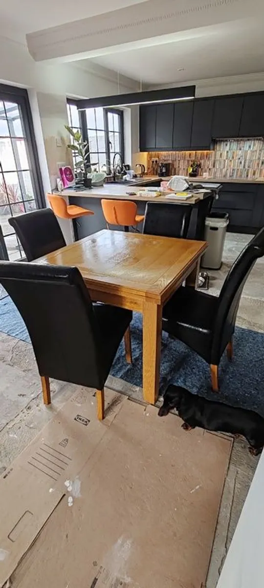 Dining table and chairs - Image 1