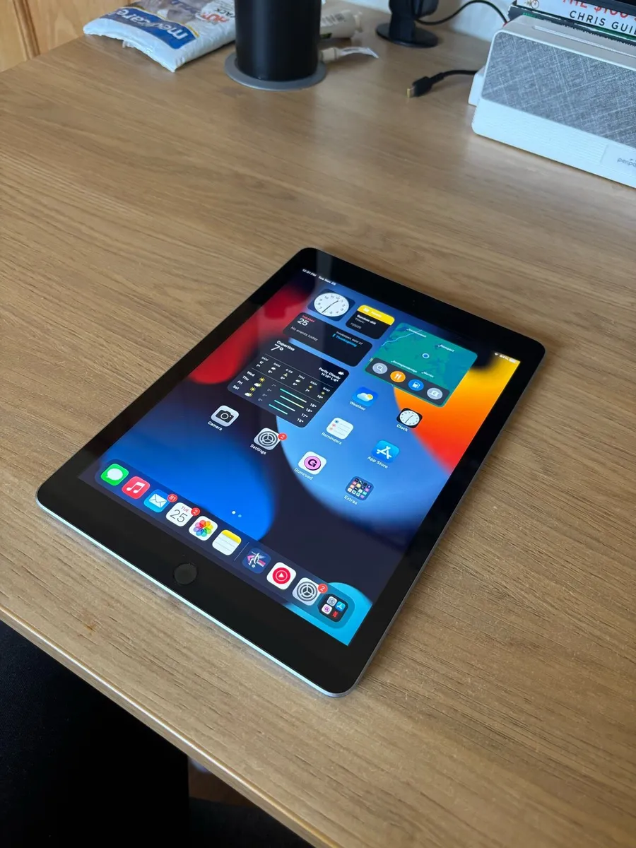 ipad 5th gen - Image 1