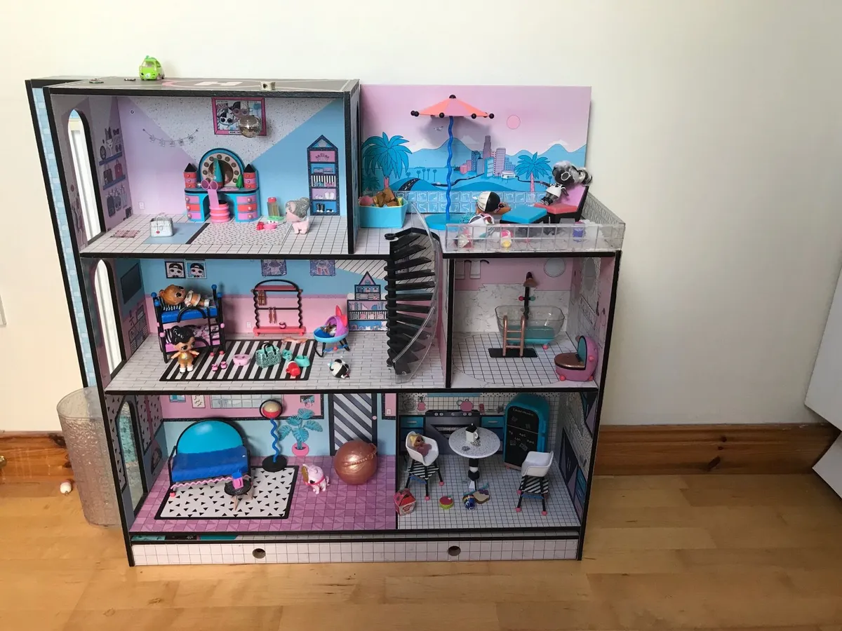 LOL Surprise Playhouse Toy - Image 1