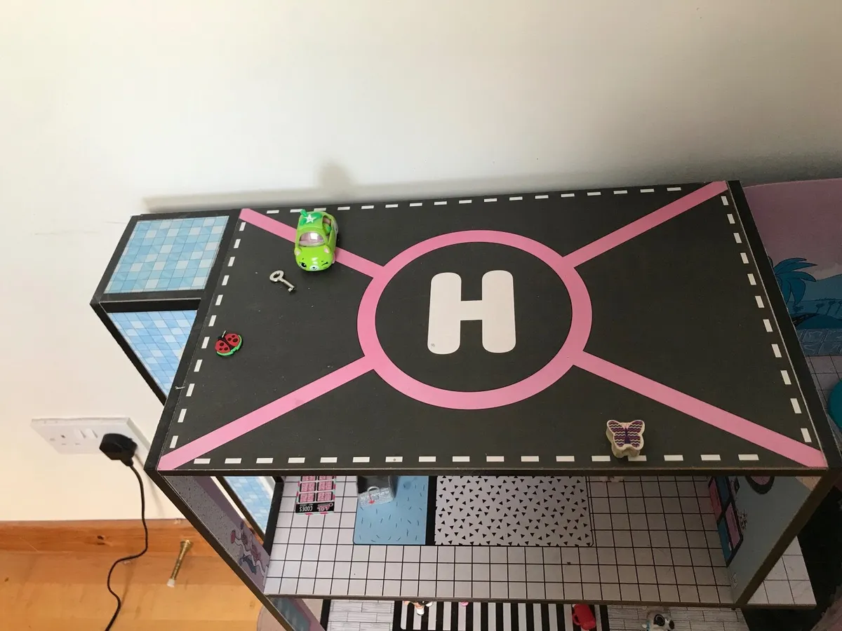 LOL Surprise Playhouse Toy - Image 3