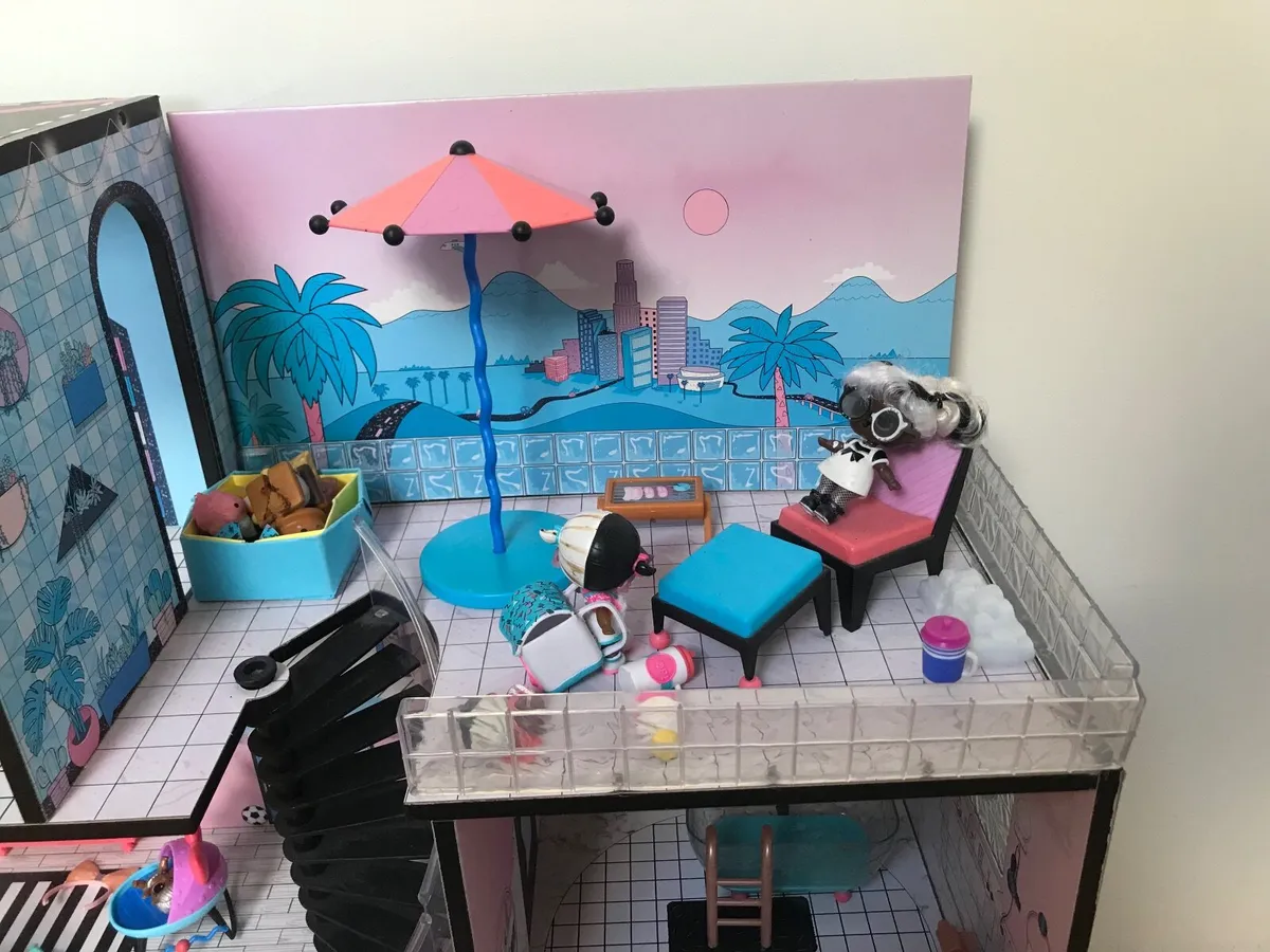 LOL Surprise Playhouse Toy - Image 4