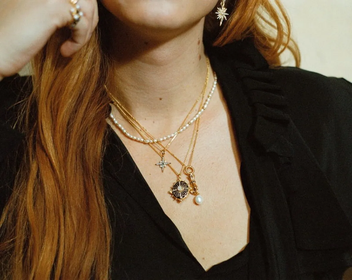 Missoma x Harris Reed Handpicked Pearl Necklace. - Image 3