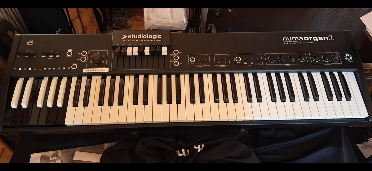 Organ keyboard - Image 1