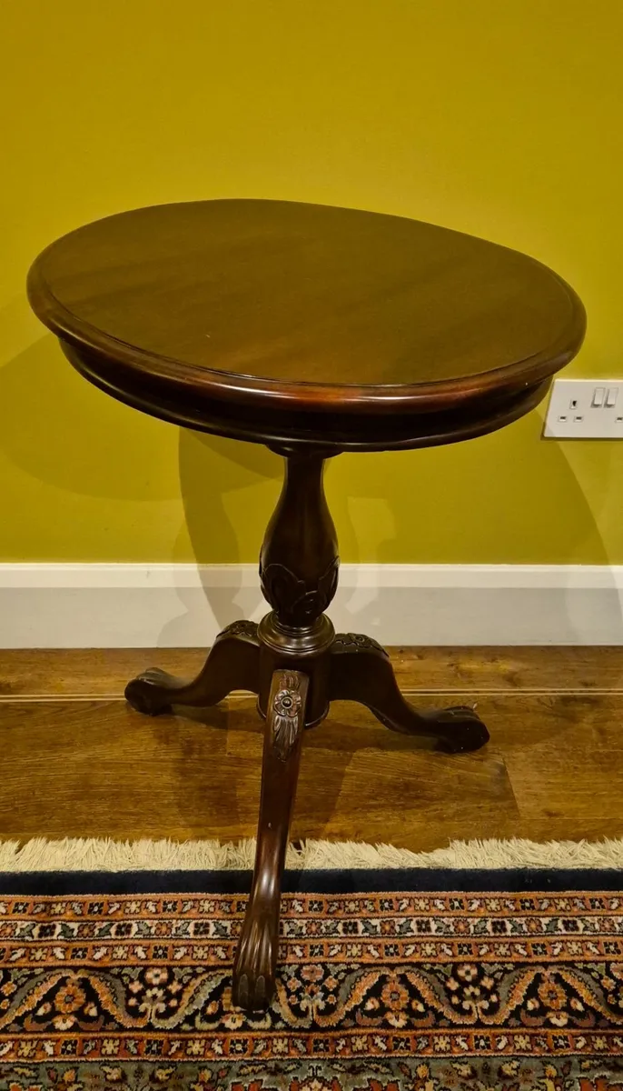 Circular Lamp Table