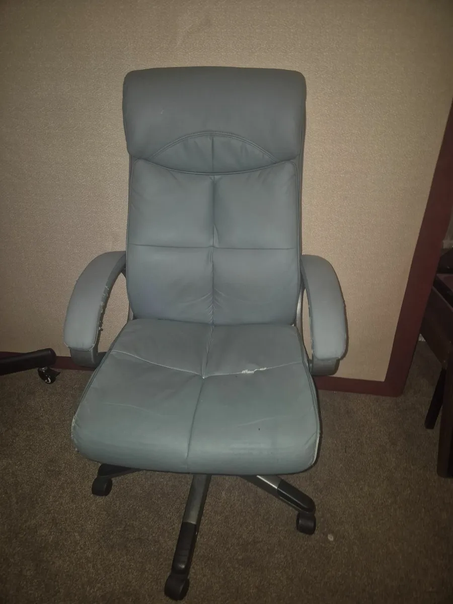 Office chair - Image 1