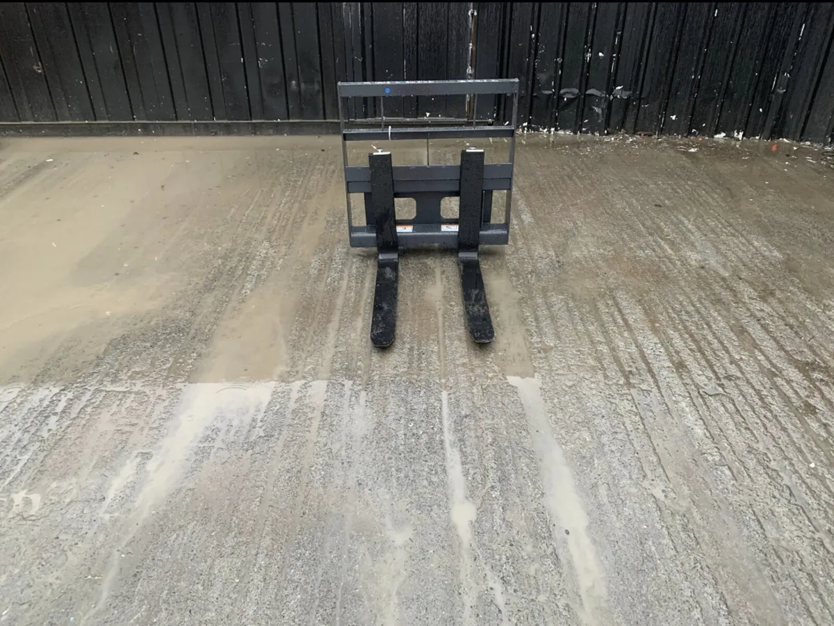 Mini Skid Steer Forks – Heavy-Duty Attachments - Image 2