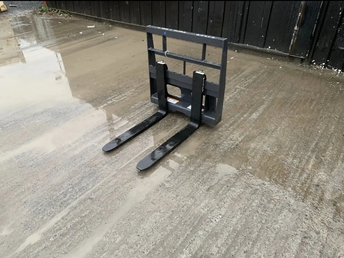 Mini Skid Steer Forks – Heavy-Duty Attachments - Image 3
