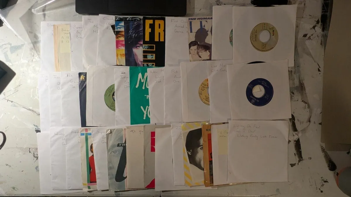 Lot of 37 7" Vinyl Records - Image 1