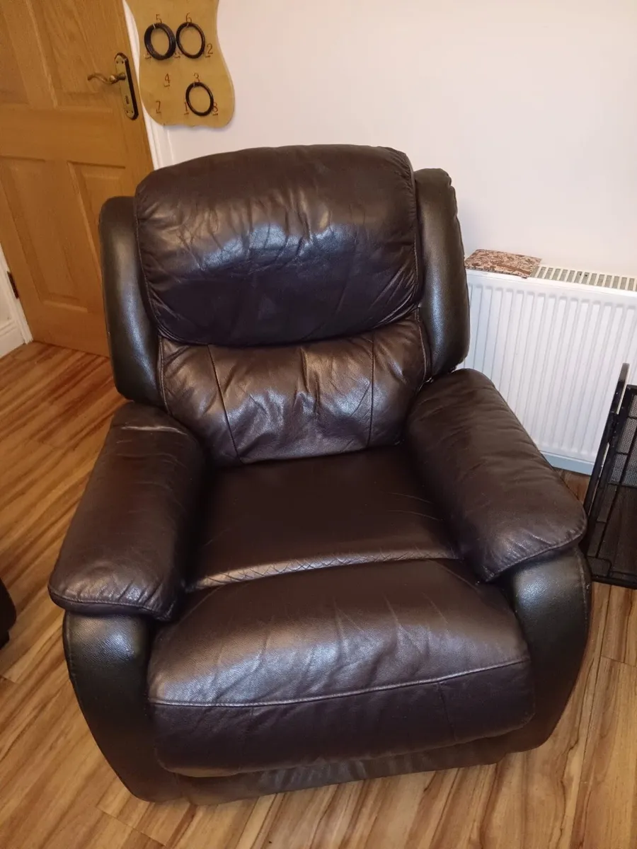 Couch and arm chair - Image 2