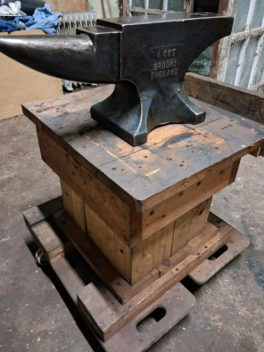 51kg John Brooks Anvil and Stand - Image 1