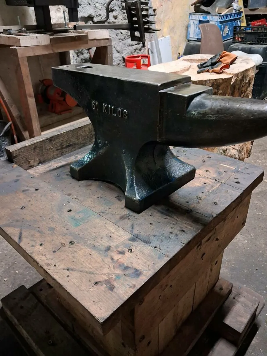51kg John Brooks Anvil and Stand - Image 2