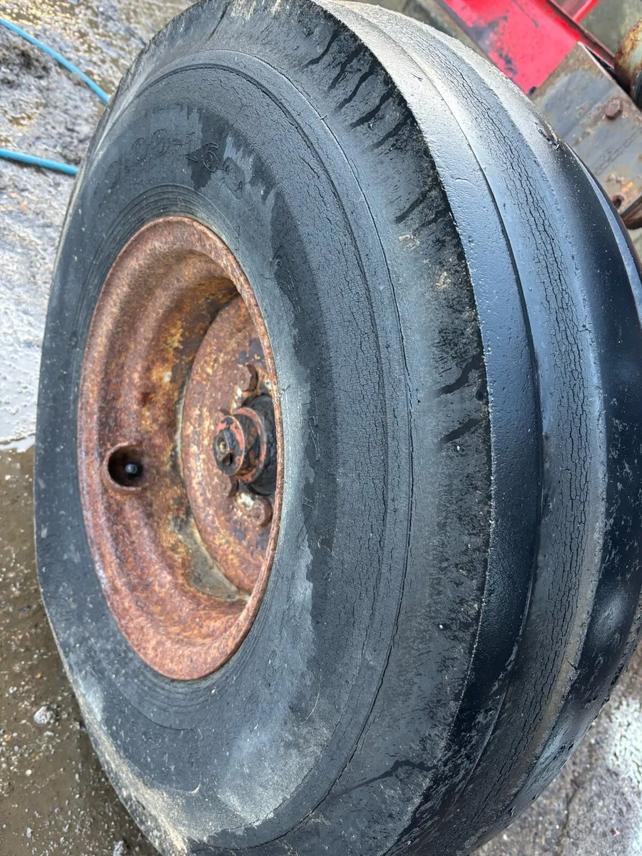 Complete set of rims with tyres 390 Massey - Image 2