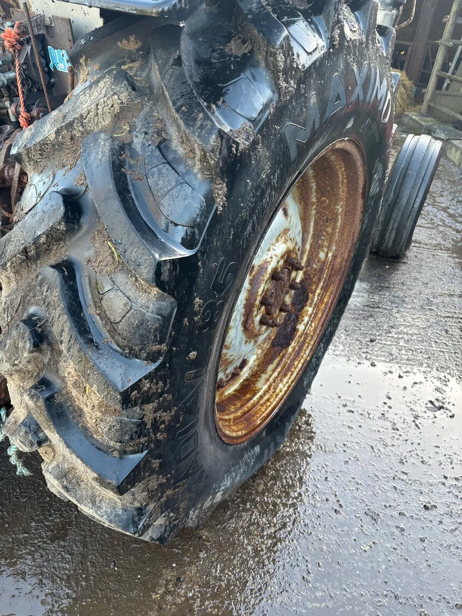 Complete set of rims with tyres 390 Massey - Image 3