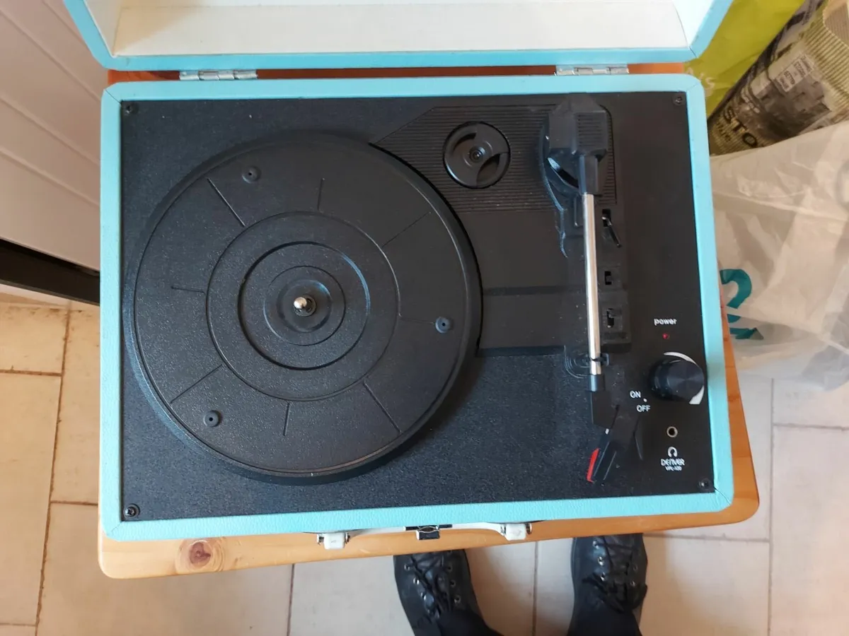 Denver Turntable Record Player in Blue Wooden Case - Image 2