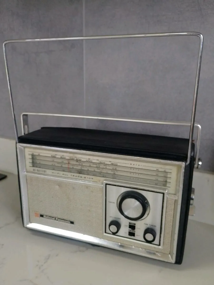 1963 National Panasonic R-441B transistor radio - Image 2