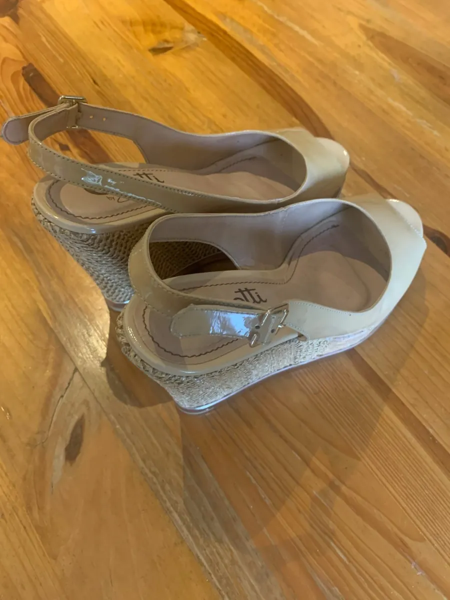 Carl Scarpa Ladies Tan Wedges - Image 3