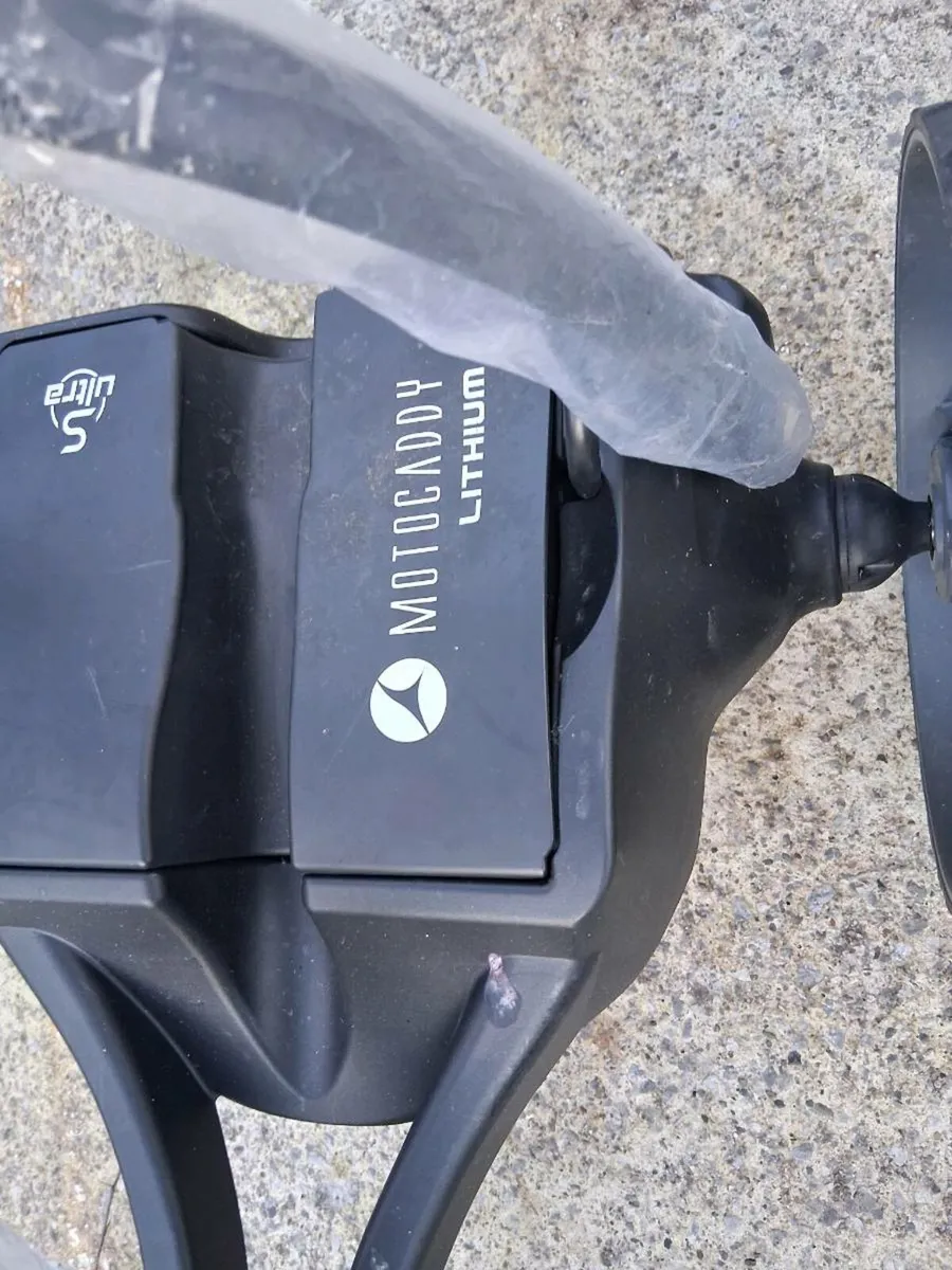 Electric golf trolley - Image 1