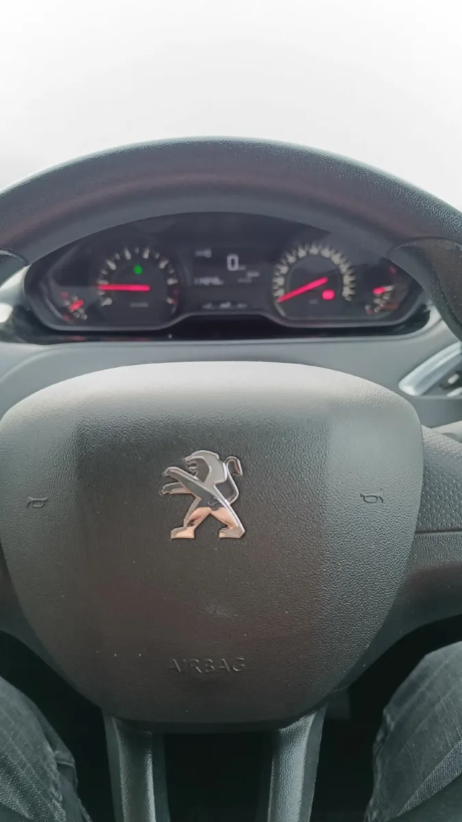 Peugeot 208 2013 - Image 4