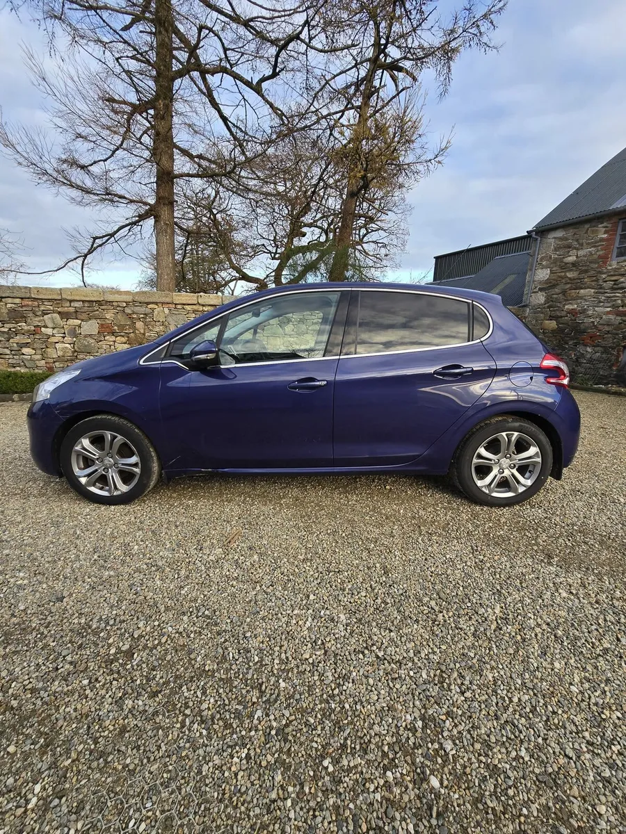 Peugeot 208 2014 - Image 2