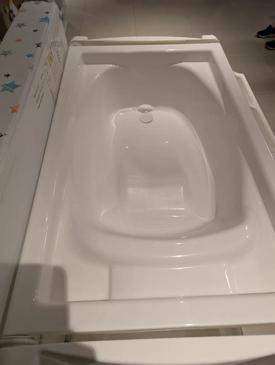 Baby changing table and baby bath - Image 2