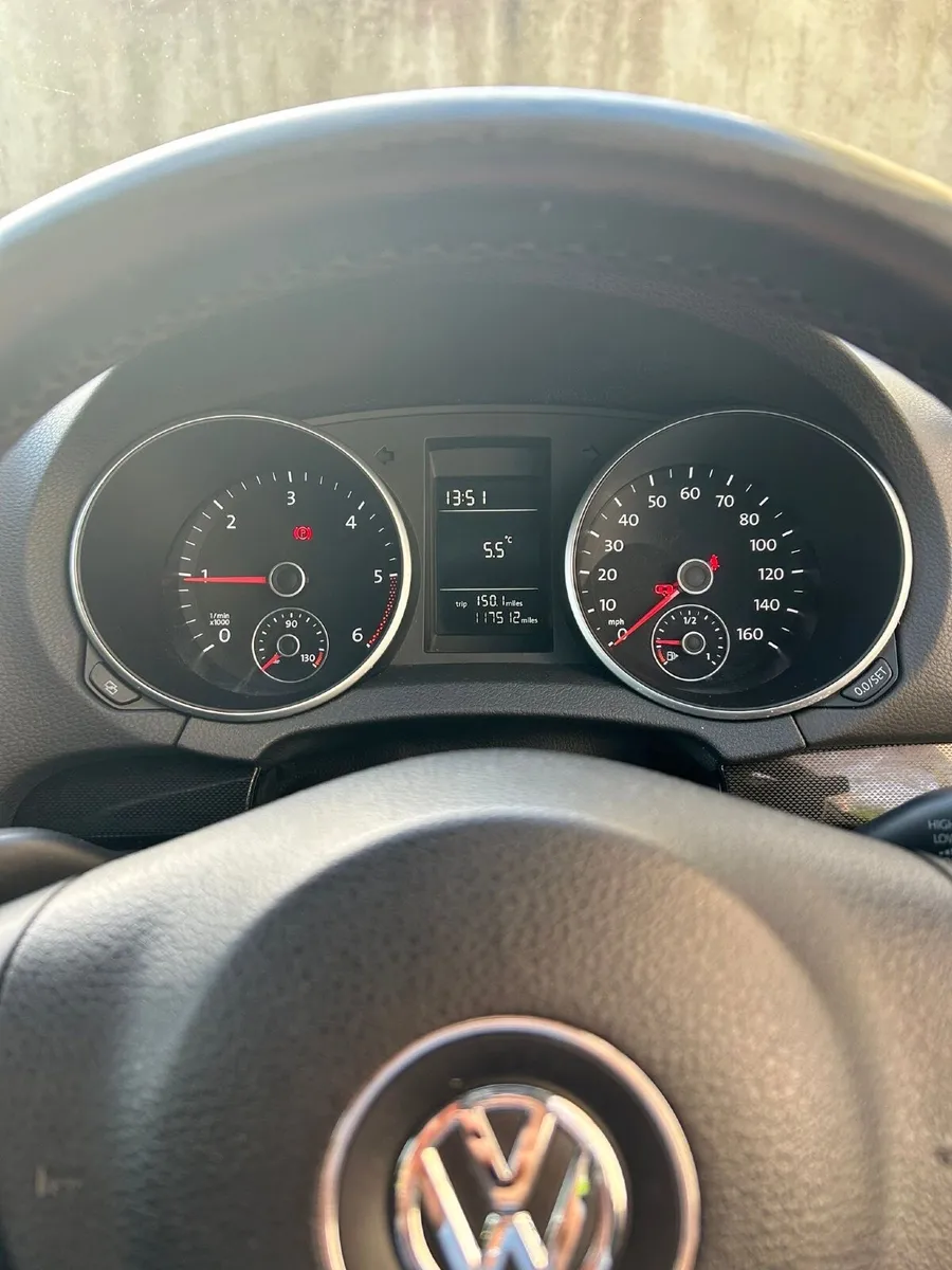 Volkswagen Golf 2011 - Image 2
