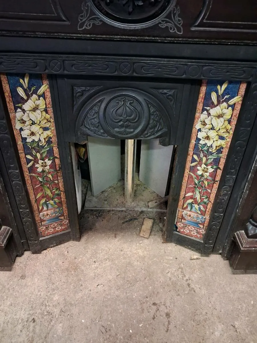 Mantlepiece and Fireplace Surround - Image 2