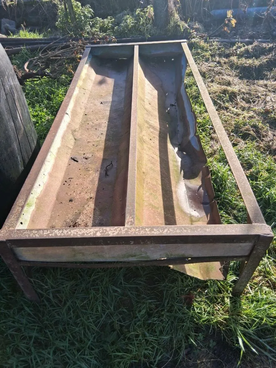 Meal trough - Image 1