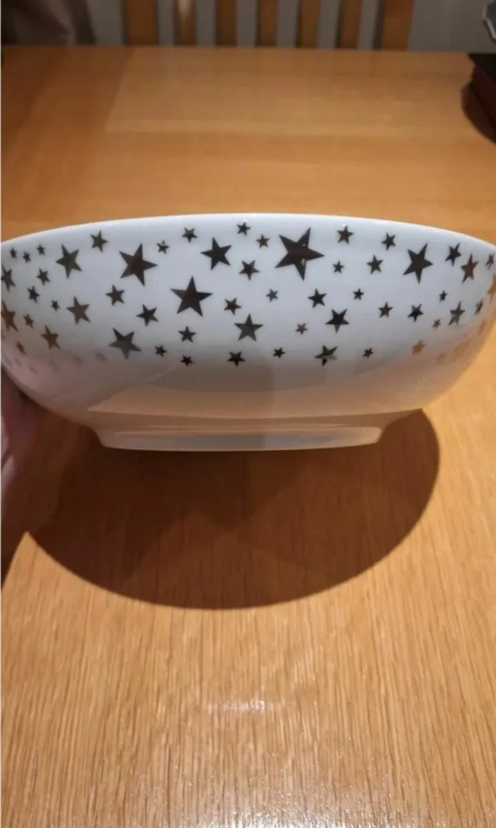 Gold and white large Christmas bowl & plate set - Image 1