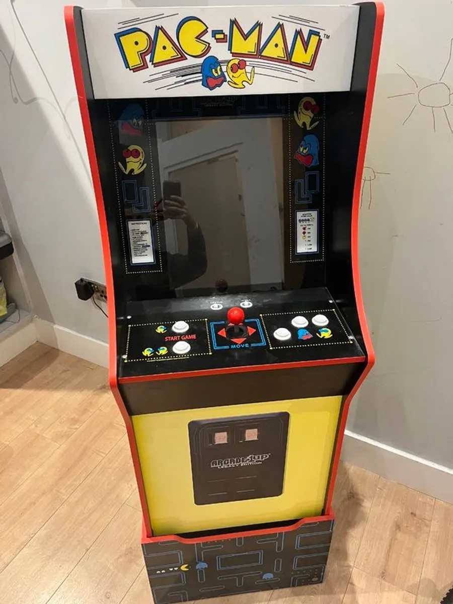 PAC-MAN arcade machine