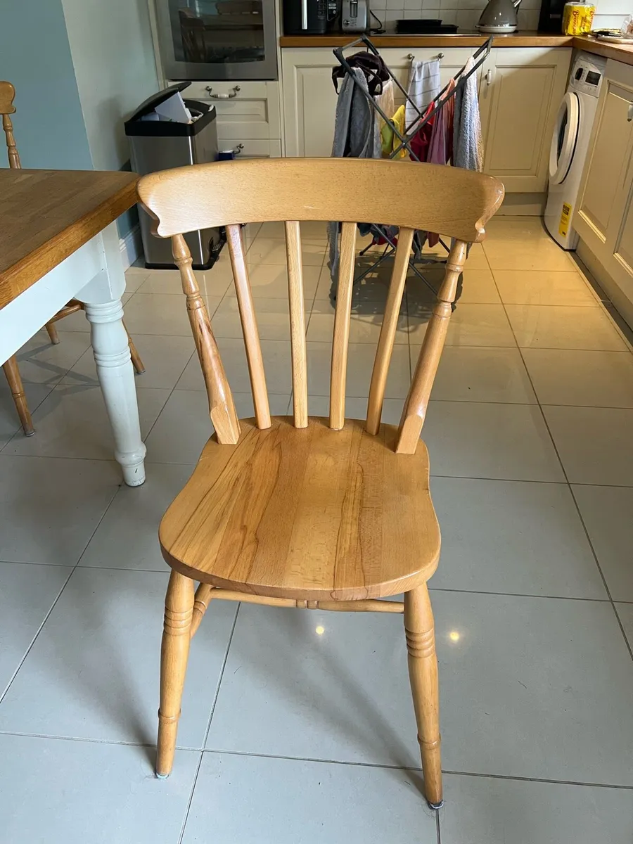 Solid oak farmhouse table and four chairs - Image 4