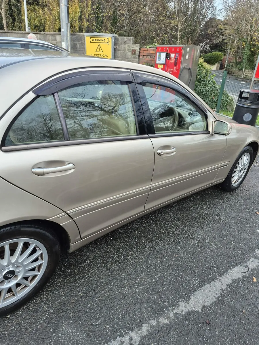 02 Mercedes - Image 2