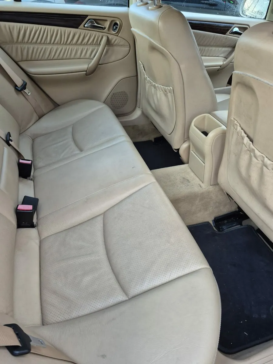 02 Mercedes - Image 3