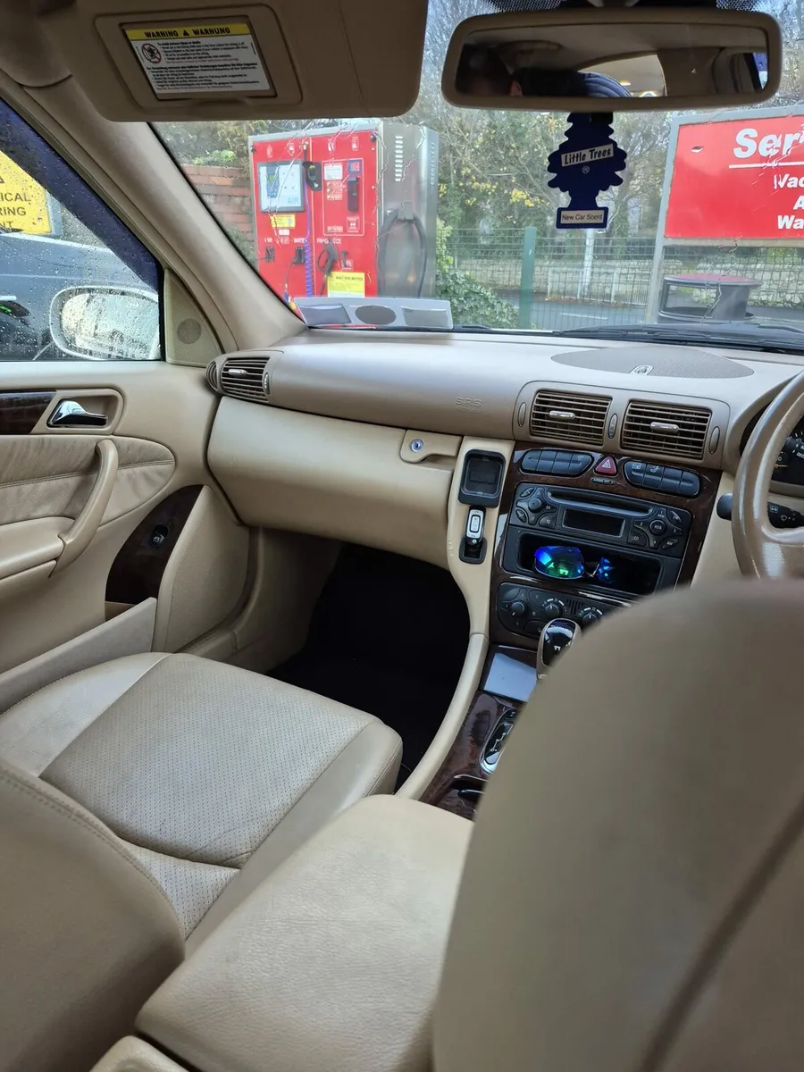 02 Mercedes - Image 4