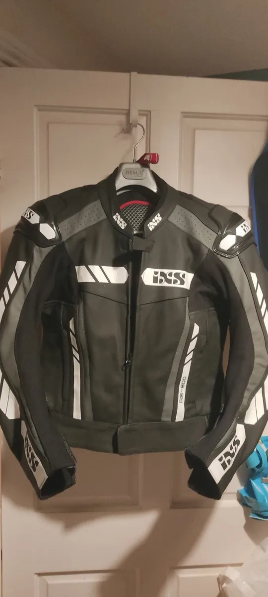 Ixs rs 800 2 piece suit - Image 1