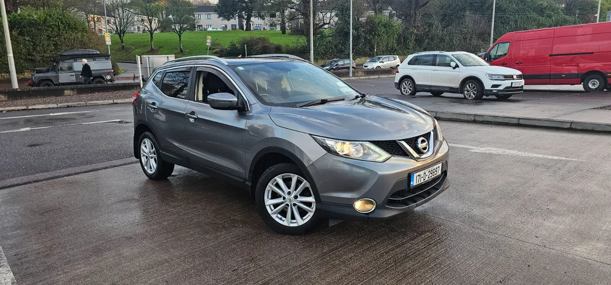 Nissan Qashqai Automatic Top Spec Panoramic roof - Image 2