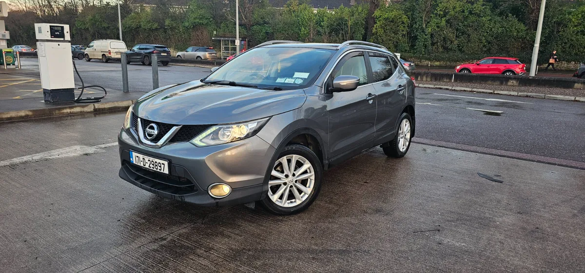 Nissan Qashqai Automatic Top Spec Panoramic roof - Image 1