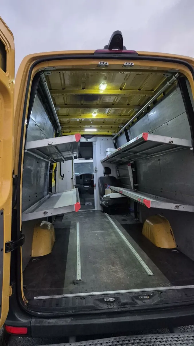 Volkswagen Crafter - Image 4