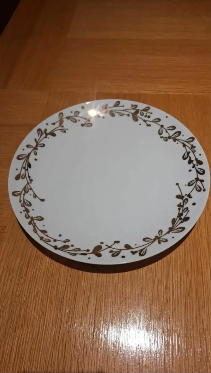 Gold and white large Christmas bowl & plate set - Image 4