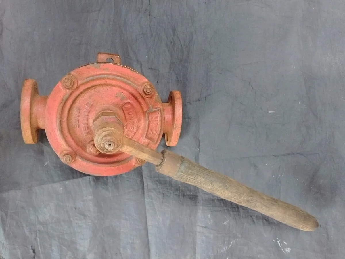 Runwell No 2 1920 antique hand pump - Image 3
