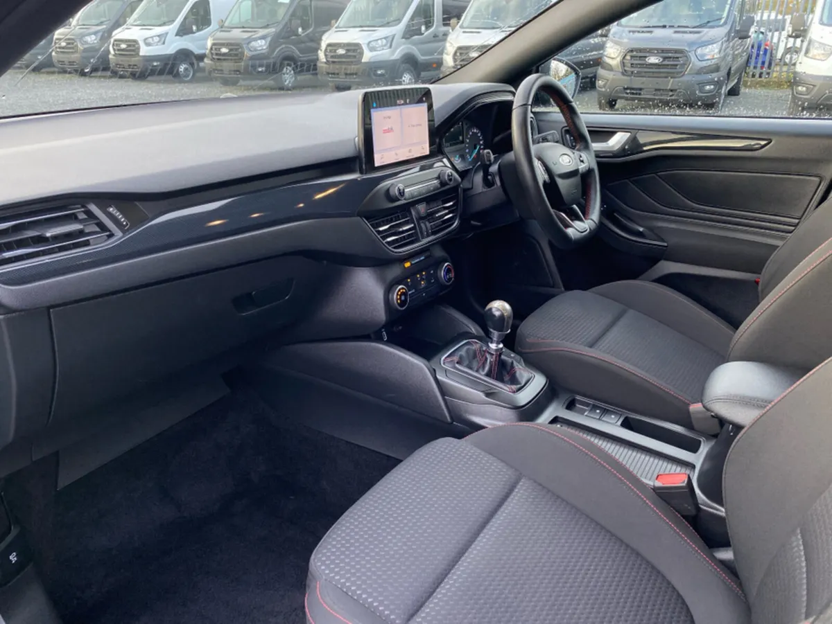 Ford Focus ST-LINE 5DR 1.5 TD 120 S6.2 M6 4DR - Image 3