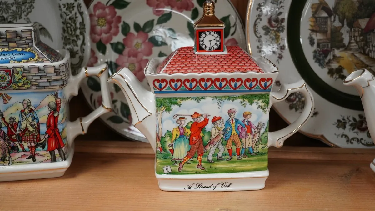 Sadler “A Round of Golf” Teapot - Image 1