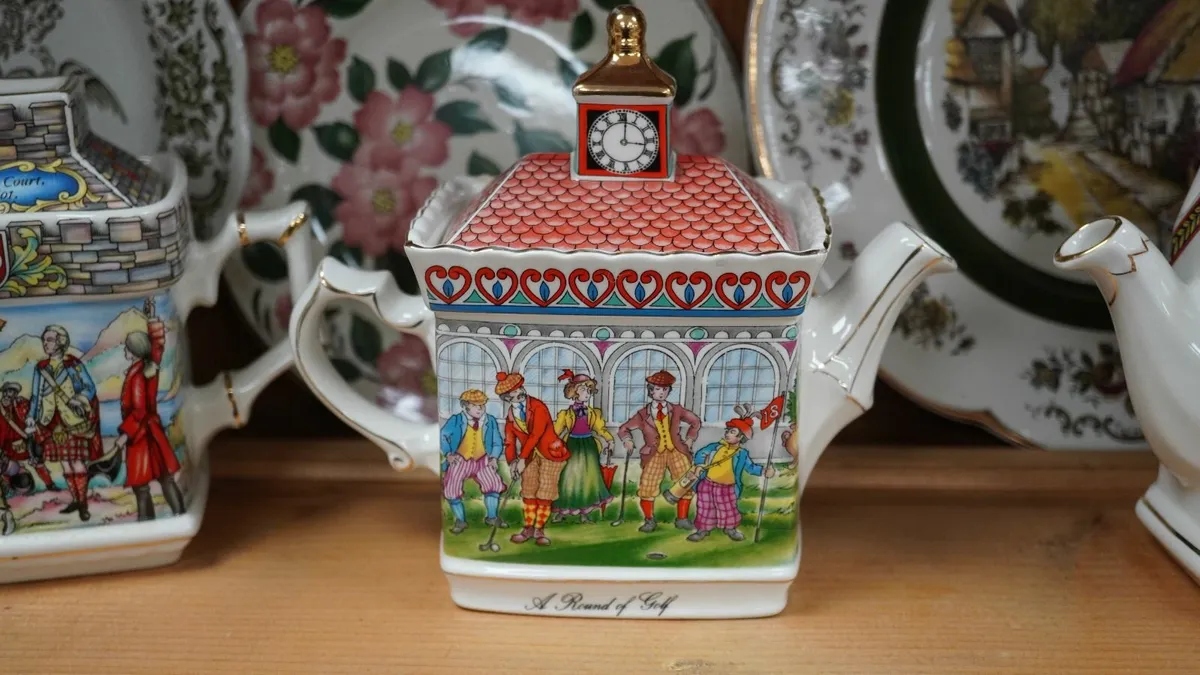 Sadler “A Round of Golf” Teapot - Image 2