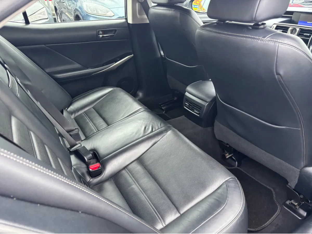 Lexus IS 300 H EXECUTIVE EDITION E-C E-CVT 4DR 2.5 - Image 3