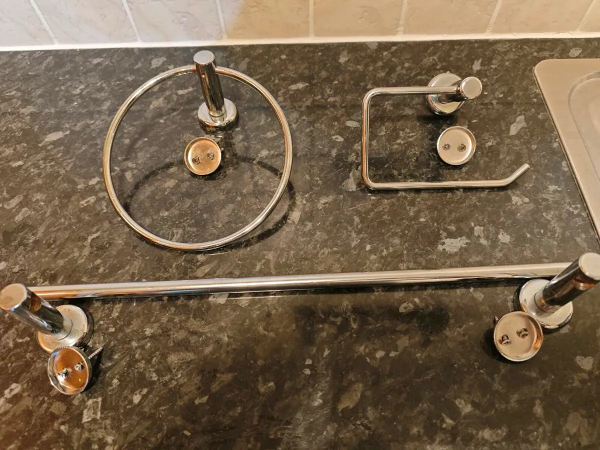 Bathroom Items - Image 1