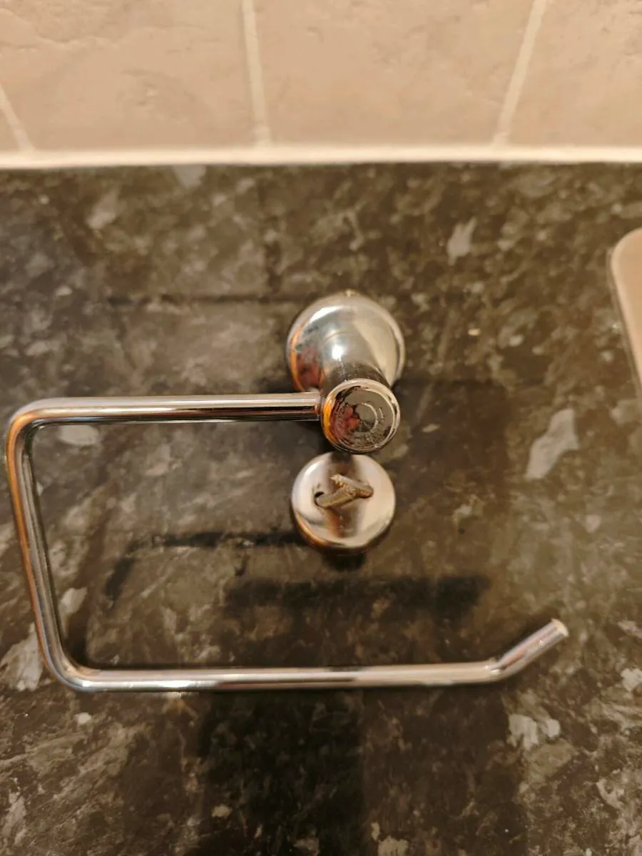 Bathroom Items - Image 3