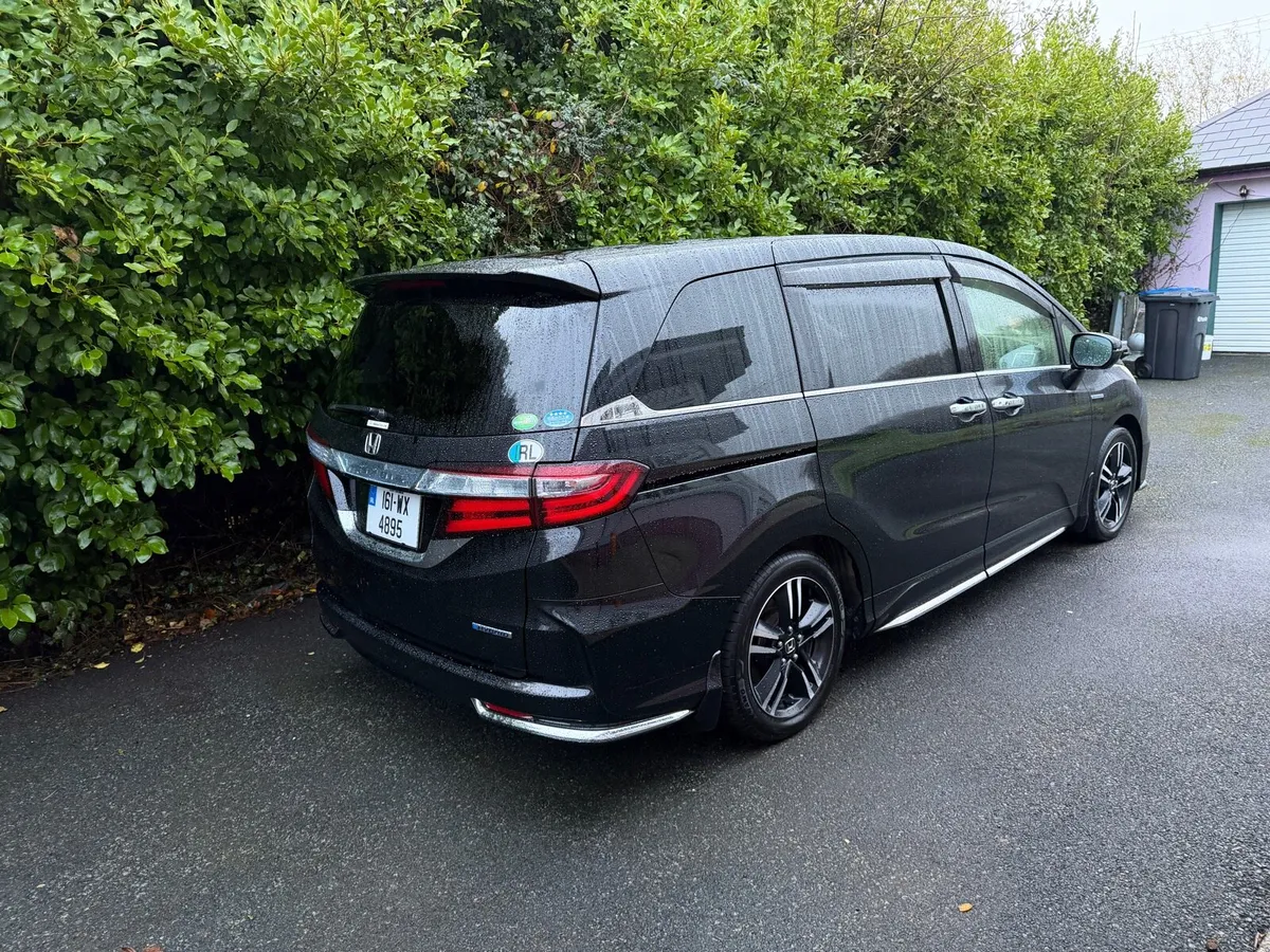 2016 Honda Odyssey Absolute Hybrid - Image 4