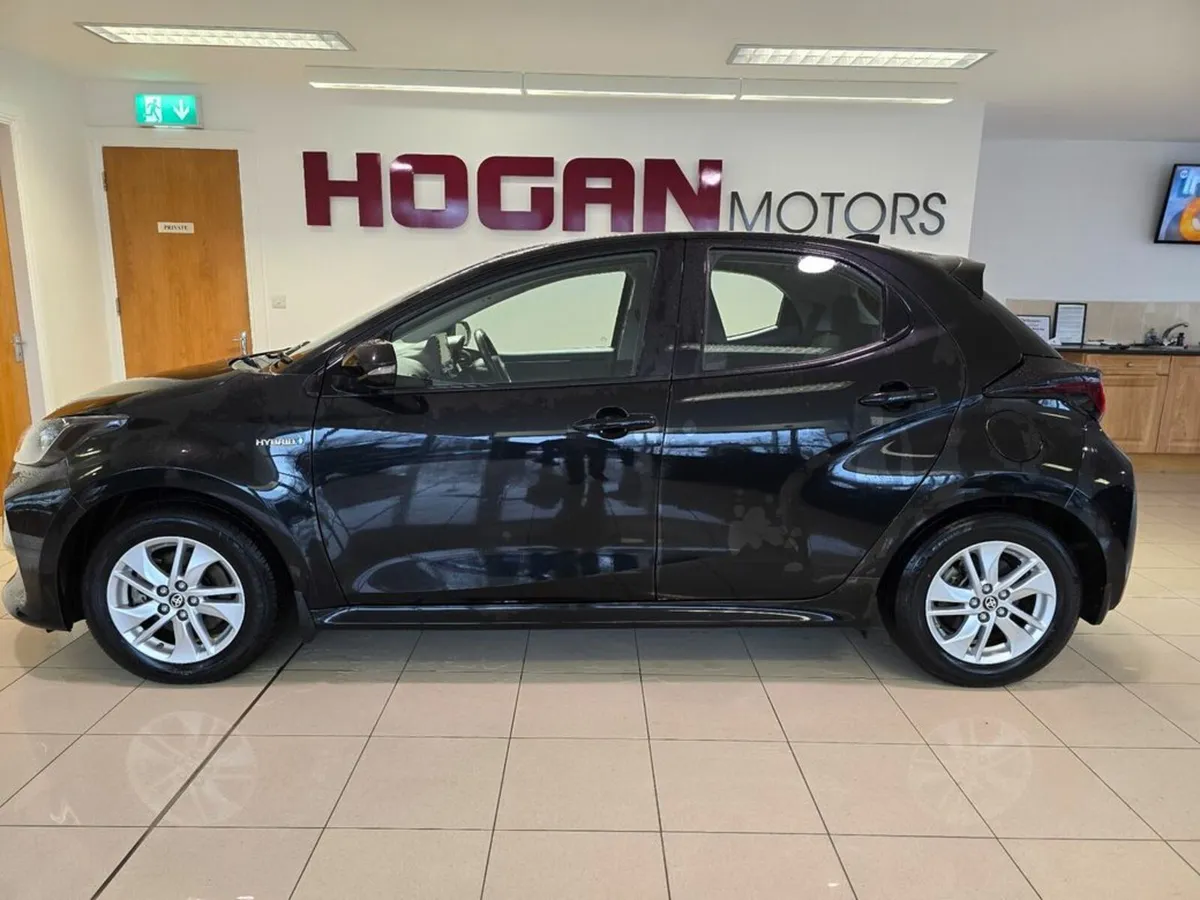 Toyota Yaris Hybrid Luna Automatic - Image 4