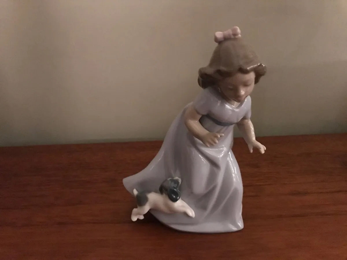Nao Porcelain Girls with Puppy - Image 3