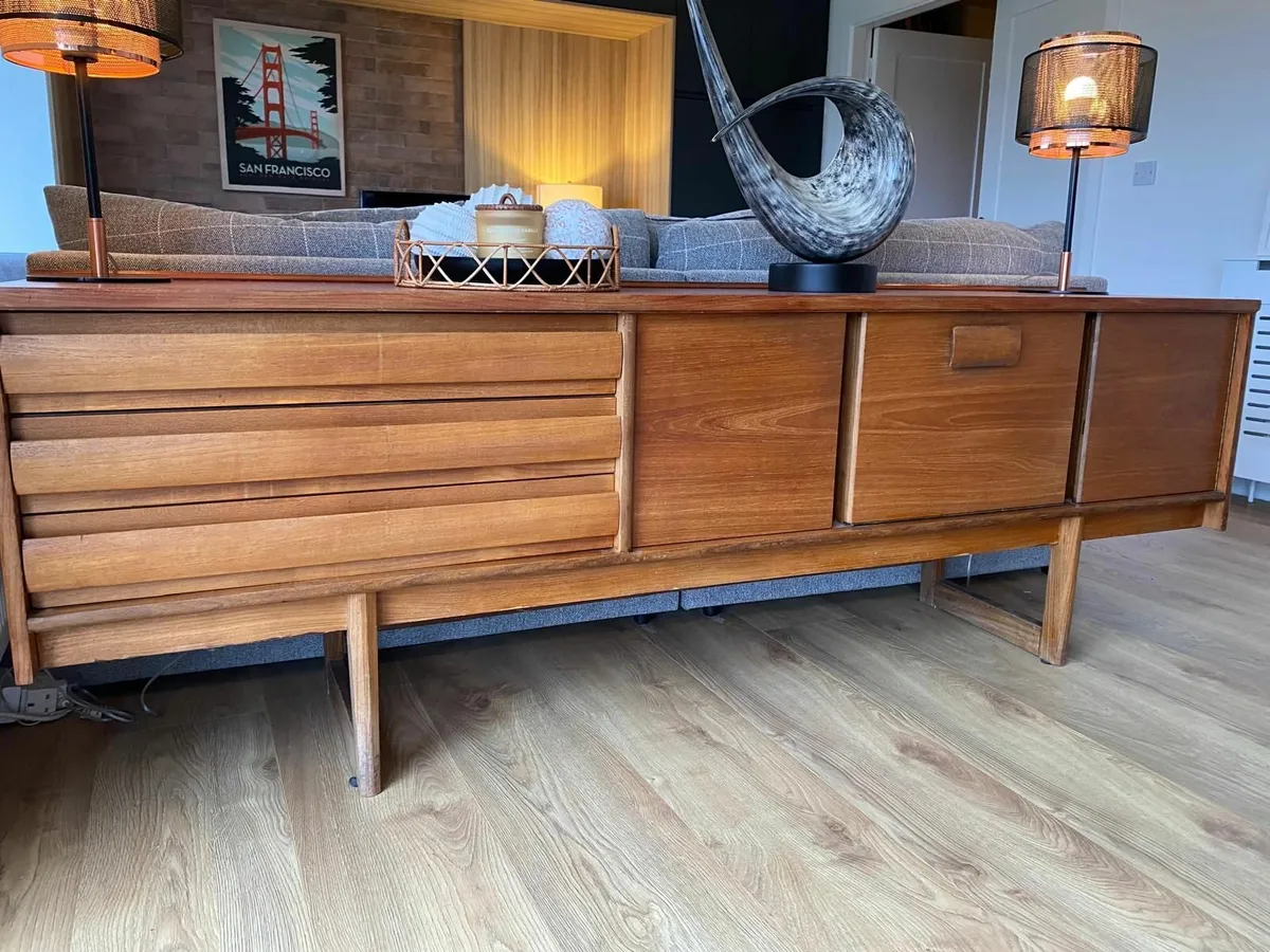 Mid century long sideboard - Image 1