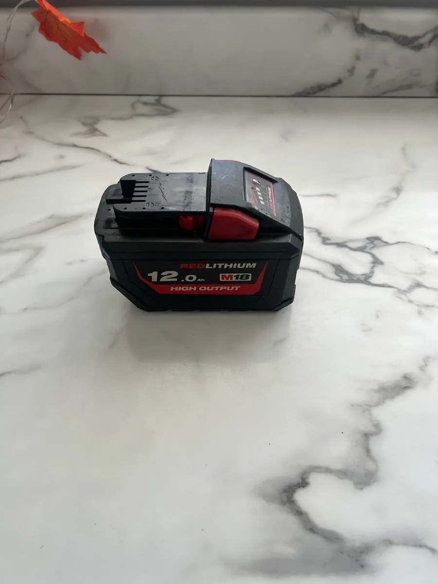 Milwaukee 12ah battery - Image 3